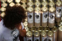 Trička s Vladimirem Putinem, která prodává moskevský obchodní dům GUM.