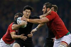 MS v ragby 2015: Nový Zéland - Francie( Nehe Milner-Skudder a Yoann Maestri)