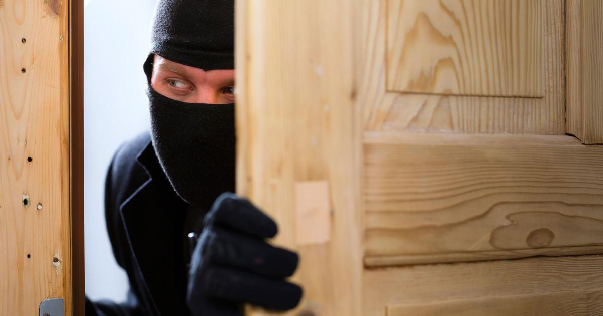 Kam se hrabe Louvre. Němečtí lupiči se do banky provrtali z garáží obří vrtačkou