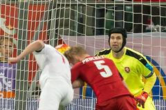 Polsko-ČR: Arkadiusz Milik dává branku na 1:0