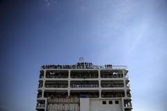 Trajekt převáží běžence z řeckých ostrovů do přístavu Pireus.