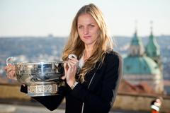 Focení s trofejí Fed Cupu 2015: Karolína Plíšková