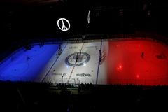 Připomenutí teroristických událostí v Paříži před začátkem zápasu NHL New York Rangers - Toronto Maple Leafs