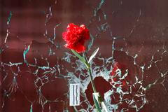 Svět si připomíná oběti v Paříži