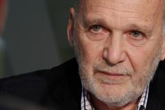 Lidé netouží hlavně po penězích, chtějí v práci uznání, aby si jich někdo všímal, říká kouč