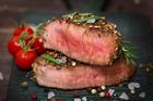 Jak řádně připravit velký steak. Musí se po propečení nechat odpočívat