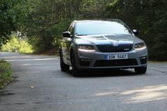 Škoda Octavia RS 230 - čelní jízda