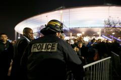 Policie v okolí Stade de France po zápase Francie vs. Německo