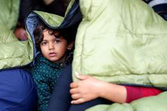 Děti s rodiči uprchlíky na Balkáně