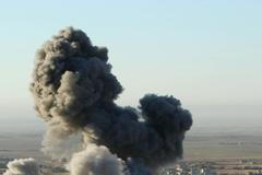 Útok na Sindžár doprovází americké bombardování pozic Islámského státu.