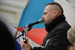 Ortel hraje na demonstraci za Zemana