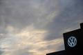 Mračna nad Volkswagenem, logo, ilustrační