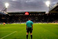 Novinka v pravidlech. Takhle sledoval utkání brankový rozhodčí v utkání Heerenveenu se Sportingem.