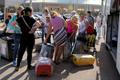 Rusko Šarm aš-Šajch Russian tourists double pack their luggages that will be shipped separately for more security on board the airplane at the airport of the Red Sea resort of Sharm el-Sheikh