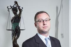 Napětí v justici. Proč Zeman neunesl tlak ministryně Benešové? Sledujte DVTV