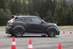 Nissan Jue-R 2.0 - jízda bok