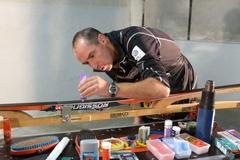 Servisní tým české reprezentace v běžeckém lyžování shání vosky