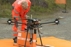 Pošta ve Finsku testovala jako první v Evropě doručování balíků drony