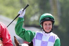 Michelle Payneová v sedle Prince of Penzance slaví vítězství v prestižním Melbourne Cupu