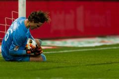 Nefér praktiky brankáře Augsburgu