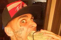 lupič se pochlubil fotkou s penězi