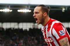 Marko Arnautovic se raduje z gólu Stoke City