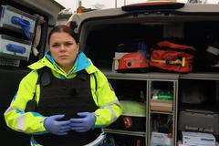 Záchranáři dostanou neprůstřelné vesty. Po útocích v Paříži mám strach, říká jedna z nich