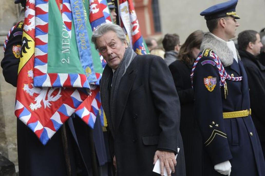 Alain Delon na pohřbu Václava Havla