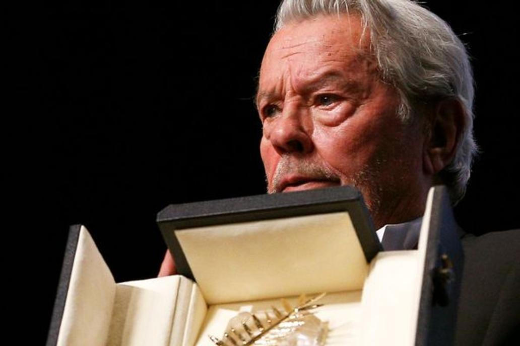 Alain Delon s čestnou Zlatou palmou na festivalu v Cannes.