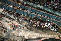 Zřícený nadjezd v indické Kalkatě