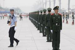 Policie před Ptačím hnízdem