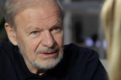 Strach z muslimů má reálné kořeny, nenávist proti Židům byla iracionální, říká scenárista Šašek