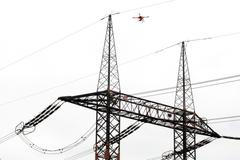 Drony hlídají stožáry vysokého napětí