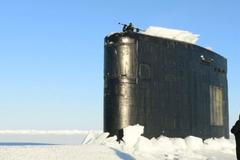 VIDEO NA VÍKEND: Americká ponorka nacvičovala vynořování z arktického ledu