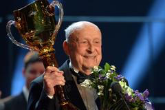 Stanislav Zindulka s cenou Thálie.