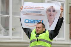 Demonstrace prodavaček za omezení prodejní doby o svátcích