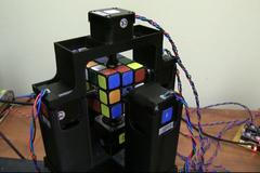 Robot složil Rubikovu kostku za jednu sekundu