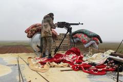 Bojovník Syrské svobodné armády nedaleko Aleppa