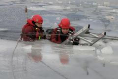 Hasiči - záchrana v ledu