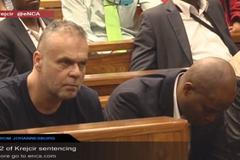 Radovan Krejčíř poslouchá u soudu vynesení rozsudku.