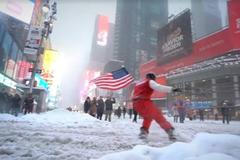 Snowboardista na Manhattanu