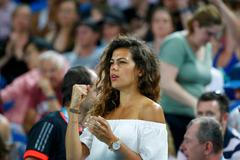 1. den Australian Open (Noura El Shwekhová, přítelkyně Jo-Wilfrieda Tsongy)