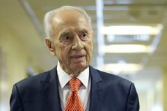 Former Israeli President Peres delivers a statement to the media as he is discharged from a hospital near Tel Aviv