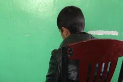 "Otec s matkou mě prodali." Afghánské děti odhalují traumata obchodu s lidmi