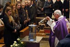 Italský kávovarový král Renato Bialetti se nechal pohřbít v moka konvici