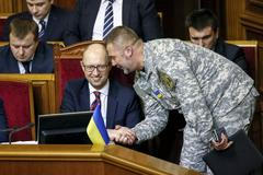 Arsenij Jaceňuk během jednání o důvěře vládě.