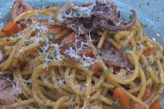 Spaghetti alla chitarra s kalamáry a dýní od šéfkuchaře Wine Food Marketu