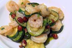 Připravte si jednoduchý salát z cukety a krevet jako z restaurace Food Story