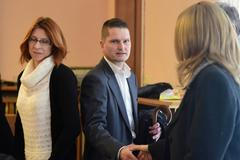 Obžalovaní v kauze Key Investments: zleva Klára Fenstererová, Daniel Brzkovský a Alena Štorkanová u soudu