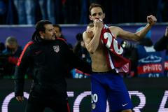 Juanfran slaví vítěznou penaltu v osmifinále Ligy mistrů 2016